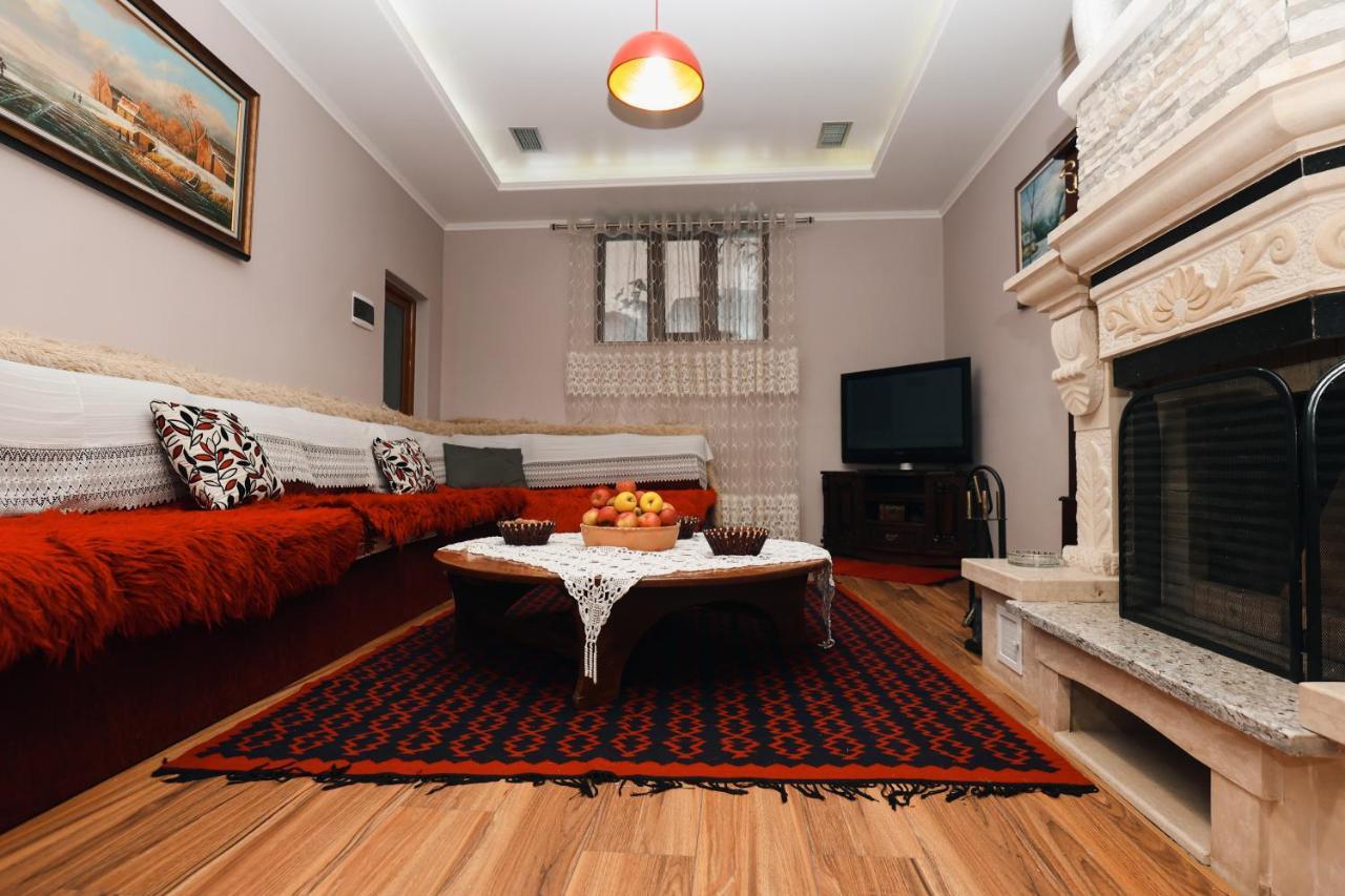 Vila Mariss Корча Екстериор снимка